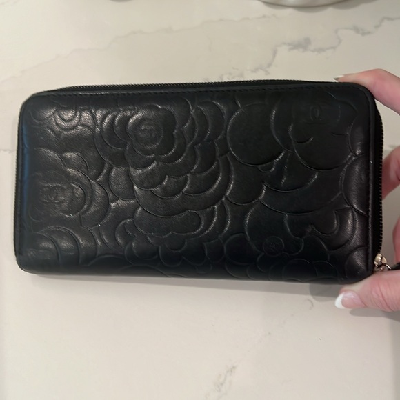 🖤 CHANEL Camillia Zippy Leather Long wallet Black Authentic - Picture 4 of 17